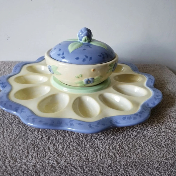 Pfaltzgraff Summer Breeze sculpted, deviled egg platter with covered bowl - Picture 1 of 9